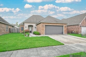 Building Photo - 641 Greenwich Dr