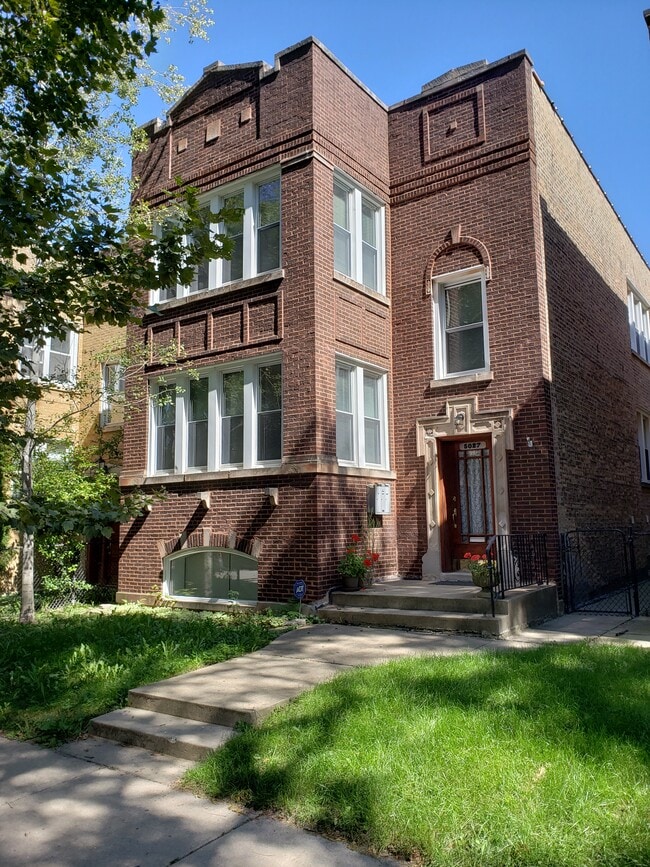 Primary Photo - 5027 N Ridgeway Ave