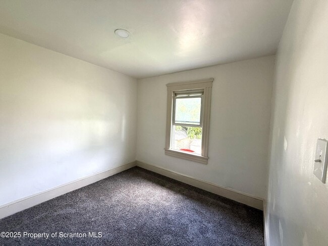Building Photo - 85 Tripp St