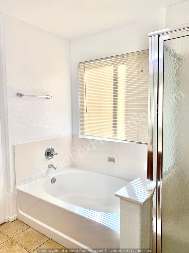 Building Photo - 475 W Calle La Bolita