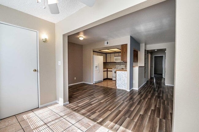Building Photo - Great 2 Bedroom Condo