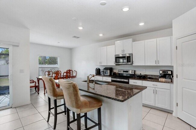 Building Photo - 6384 Ten Acre Ct