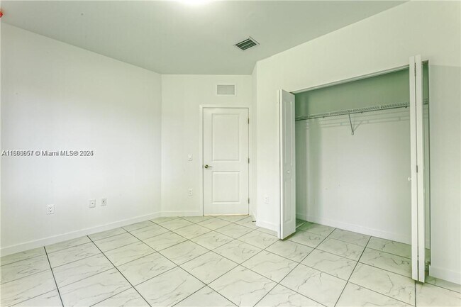 Building Photo - 14885 NE 7th Ave