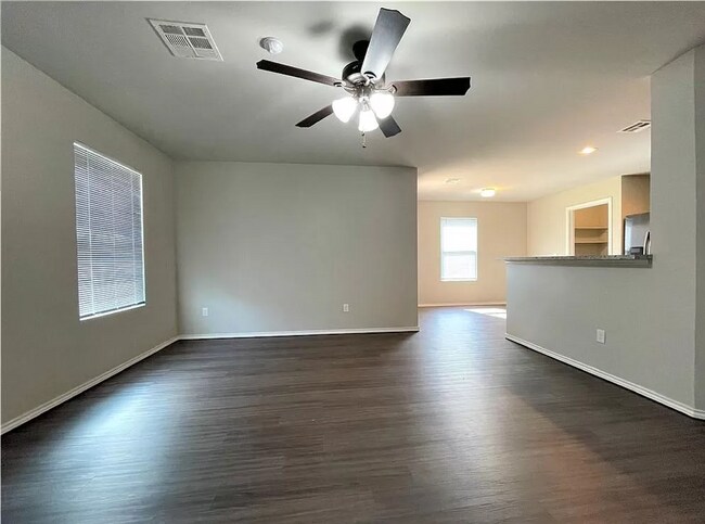 Building Photo - Beautiful 3-Bedroom Home with Easy Access ...