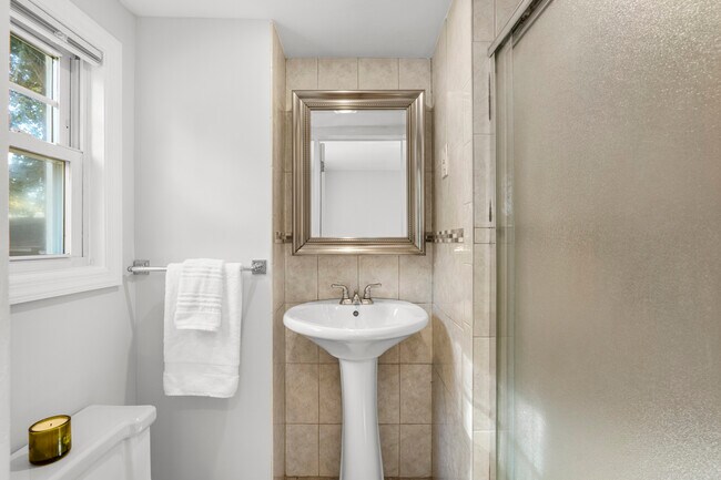 Building Photo - 528 N Wagner Ave