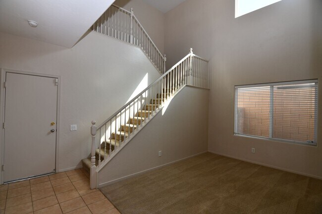 Building Photo - 2689 Niddrie Ave