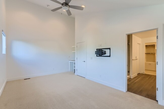 Building Photo - Modern 4-Bedroom Home with Designer Finish...