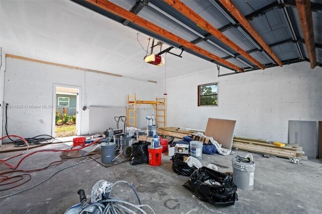 Building Photo - 2444 Plunkett St