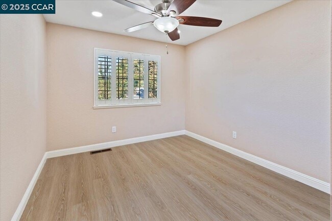 Building Photo - 1156 Tiffany Ln