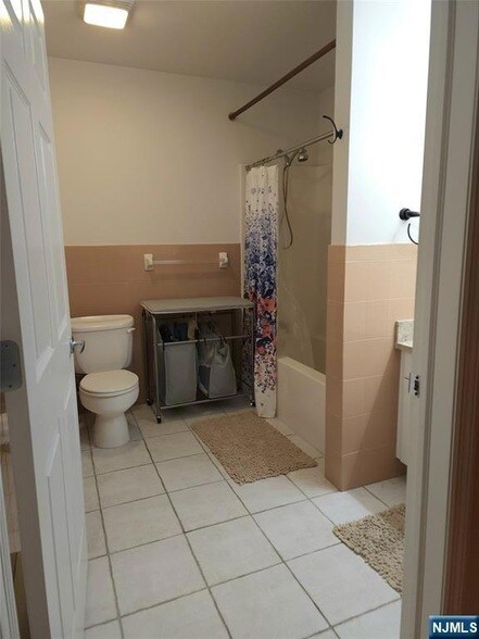 Building Photo - 8915 Bergenwood Ave