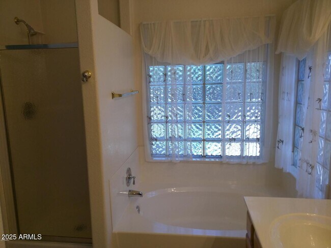 Building Photo - 1924 W Mockingbird Dr