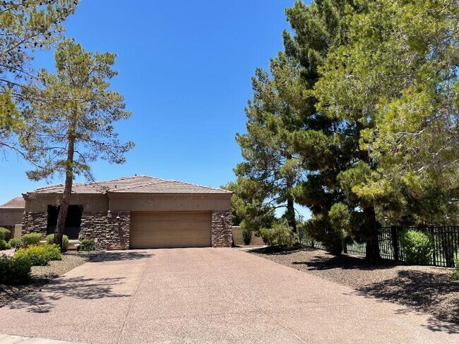 Primary Photo - On GOLF COURSE LOT - 3 Bed/3Bath GATED Com...