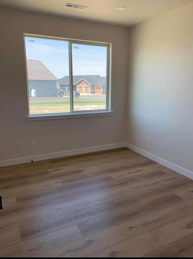 Building Photo - 6549 WA-262