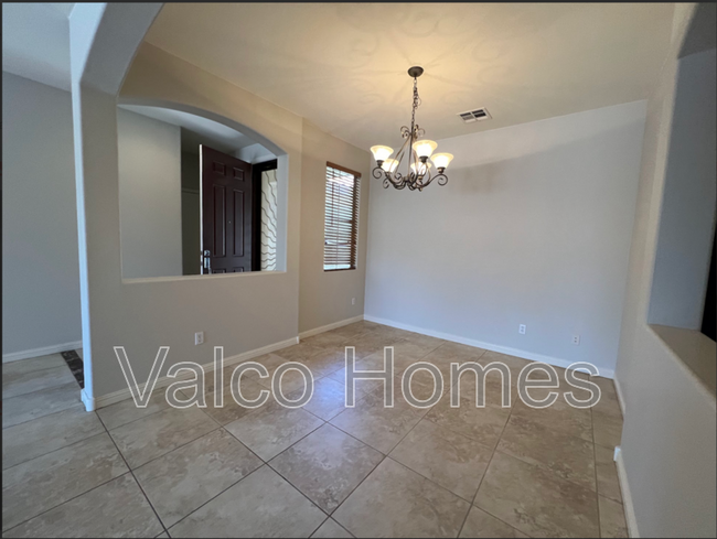 Building Photo - 1305 E Nightingale Ln