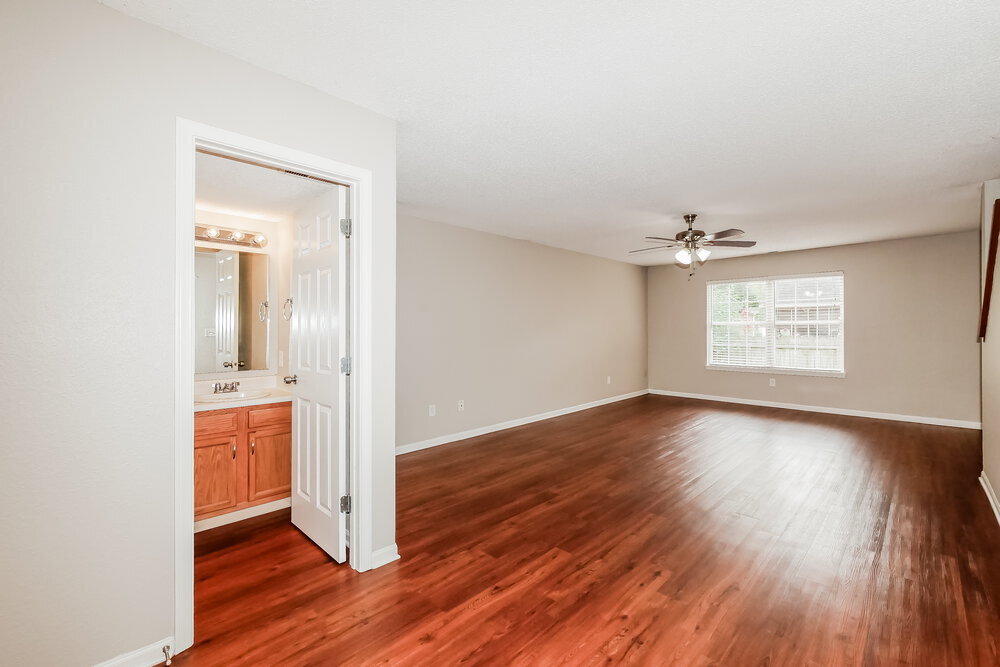 Building Photo - 707 Deer Trail Dr