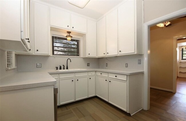 Building Photo - 2301 Sunset Blvd