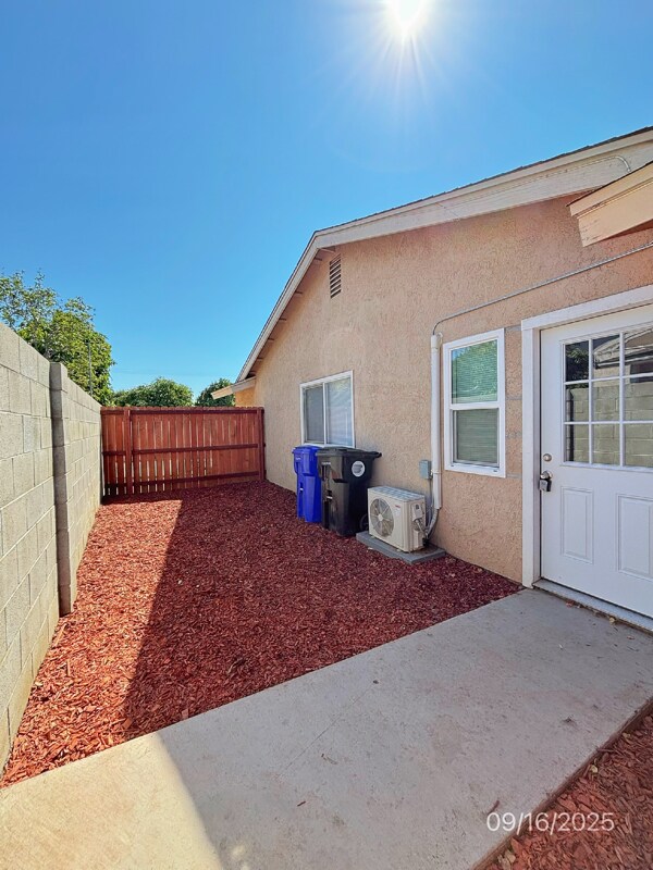 Building Photo - 873 S Beechwood Ave