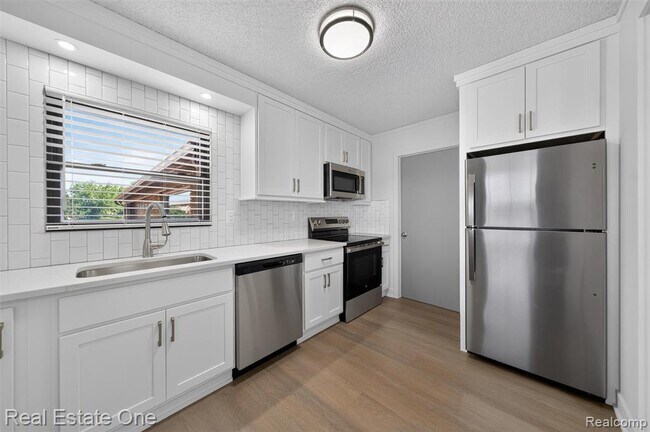 Building Photo - 2079 Klingensmith Rd