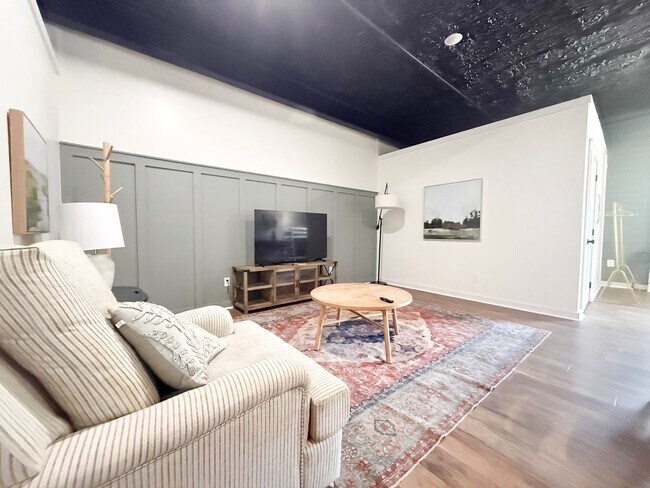 Building Photo - 209 S Church St