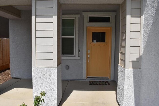 Building Photo - 2465 Pineda Dr
