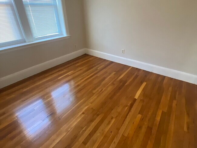 Building Photo - 81 Whiting St