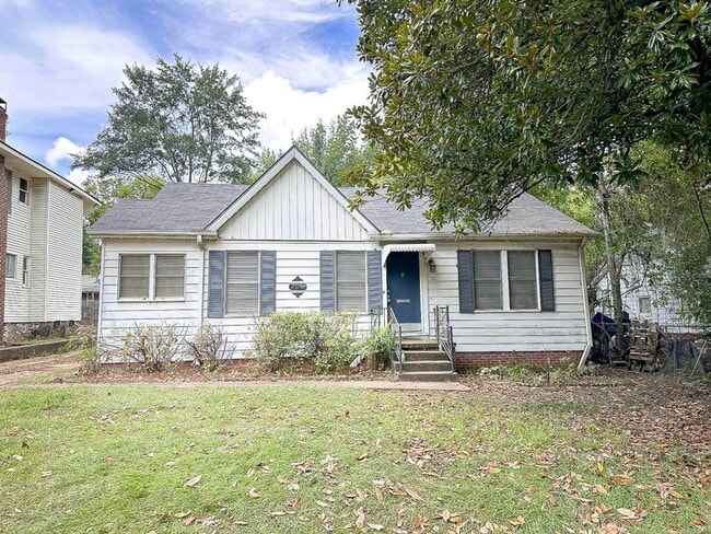Primary Photo - 3 bedroom house in Highland!
