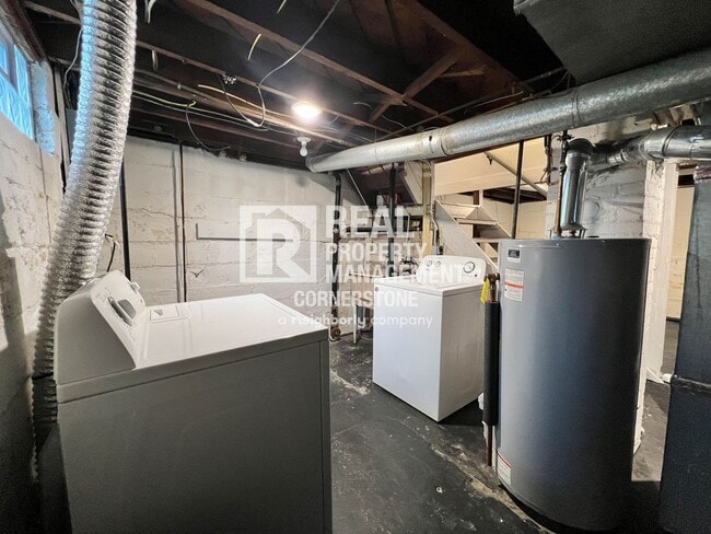 Building Photo - Cozy 2-Bedroom Near WMU & Downtown Kalamazoo!