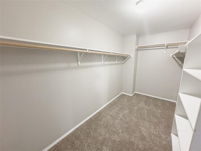 Building Photo - 9909 Fantail Ln