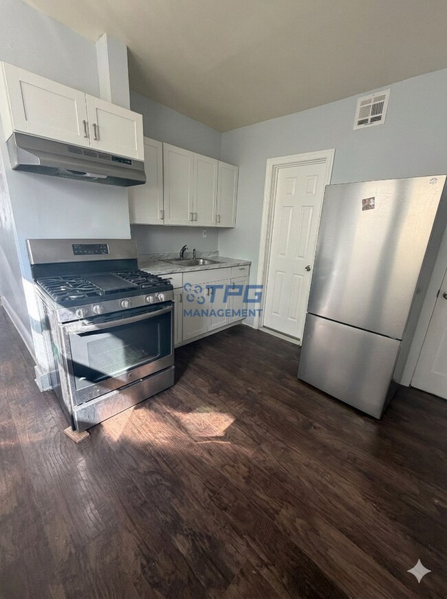 Building Photo - 134 Dewey St