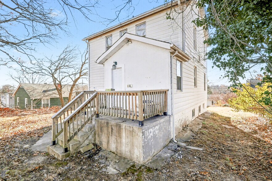 Building Photo - 6120 Otis St