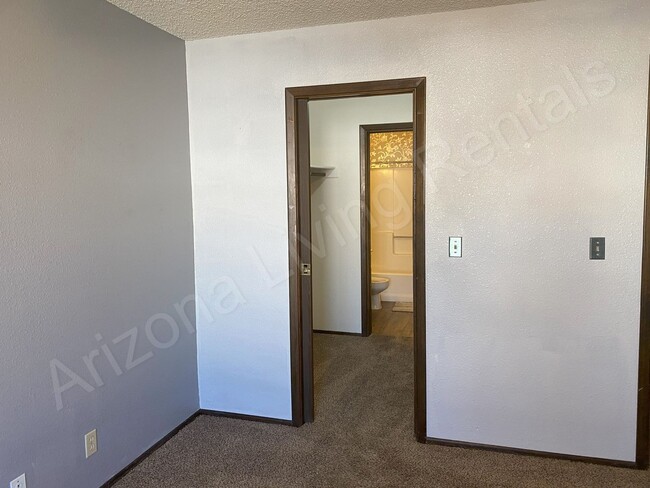 Building Photo - MOVE IN SPECIAL $500 OFF