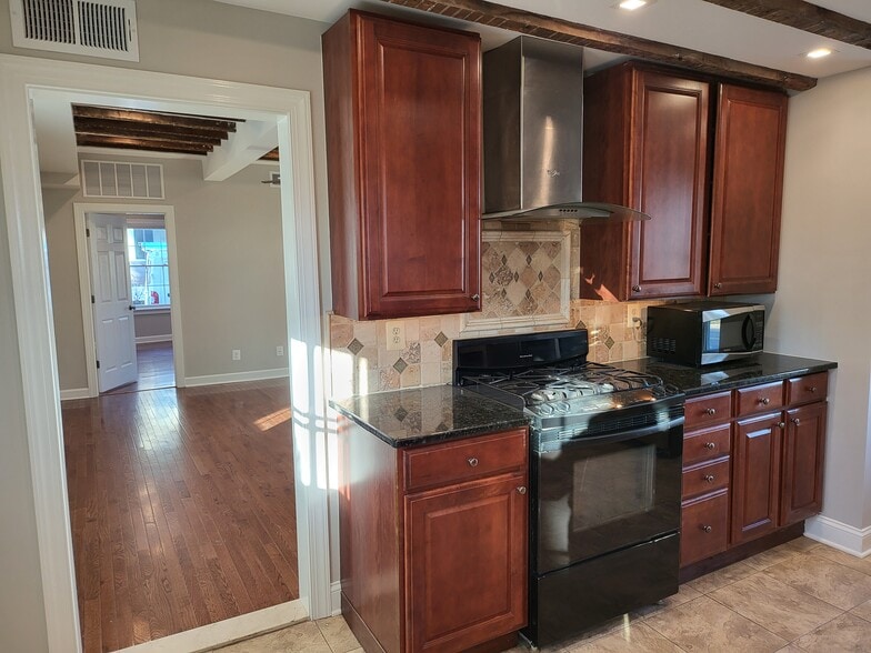 Looking into living room - 731 N Stokes St