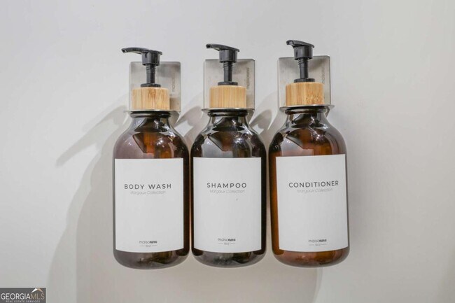 Building Photo - 166 Nantahala Pass Rd