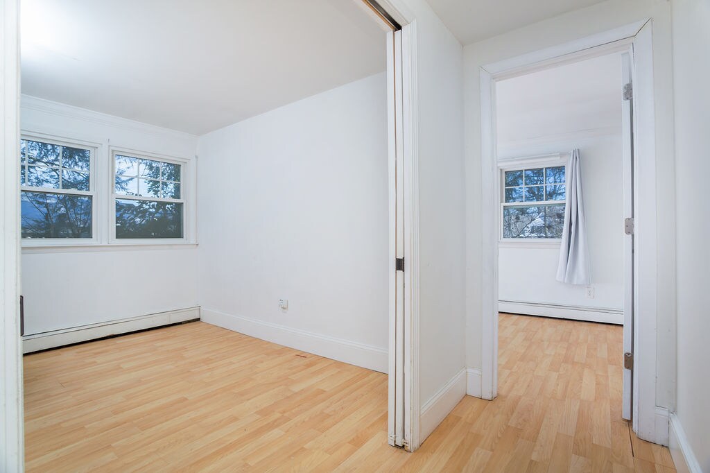 Building Photo - 198 Valley Rd