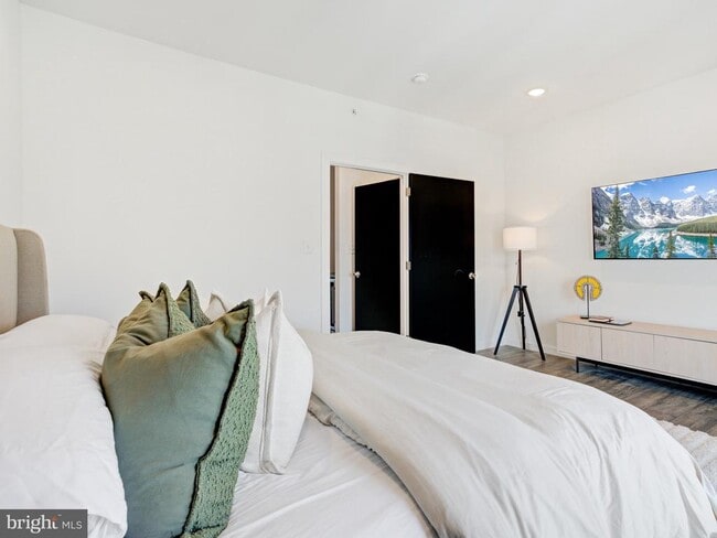 Building Photo - 1931 Colonial St