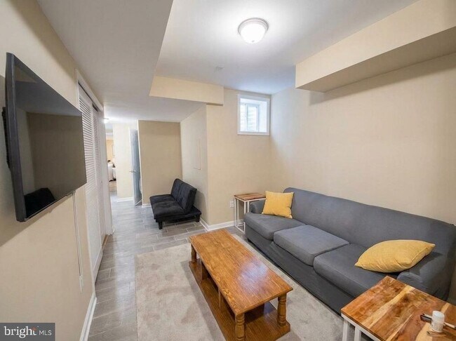 Building Photo - 2010 N Carlisle St