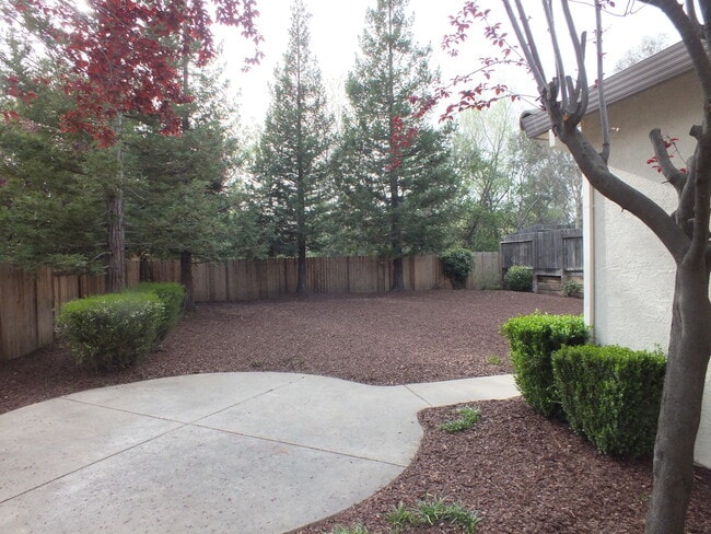 Building Photo - 3/2 1700 sf home within walking to EDH Tow...