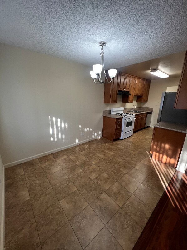 Building Photo - 223 E Acacia Ave