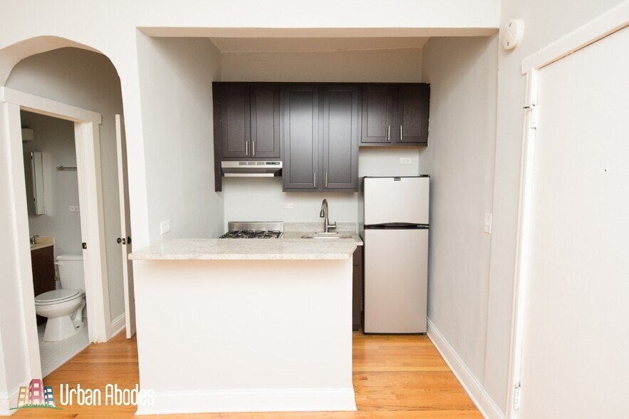 Building Photo - 4614 N Paulina St