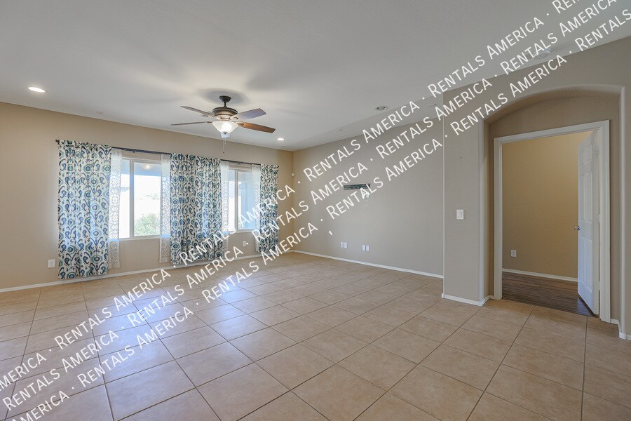 Building Photo - 2954 E Coconino Dr