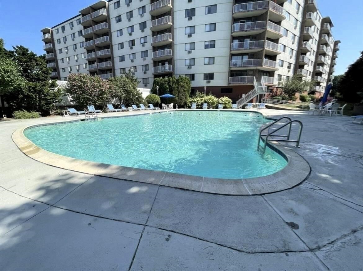 Building Photo - 131 Coolidge Ave