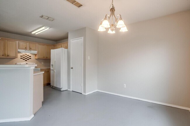 Building Photo - Spacious 4 Bed, 2 Bath Home in Ranch at Ea...
