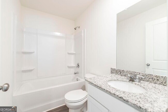 Building Photo - 105 Flat Rock Ml Trl