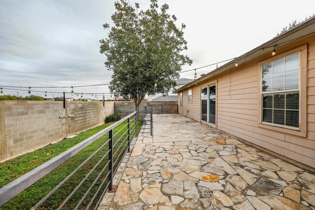 Building Photo - 9001 Taiga Ct