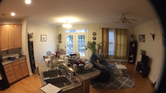 Building Photo - Blacksburg, 3 BR / 2.5 BA, Available in June