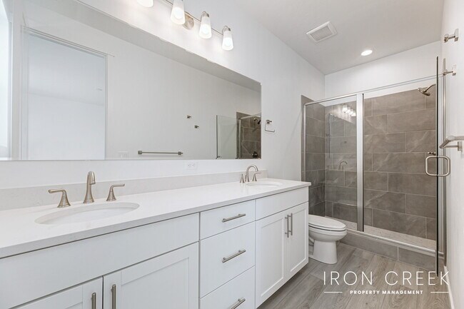Building Photo - Welcome to your like-new townhome in the h...