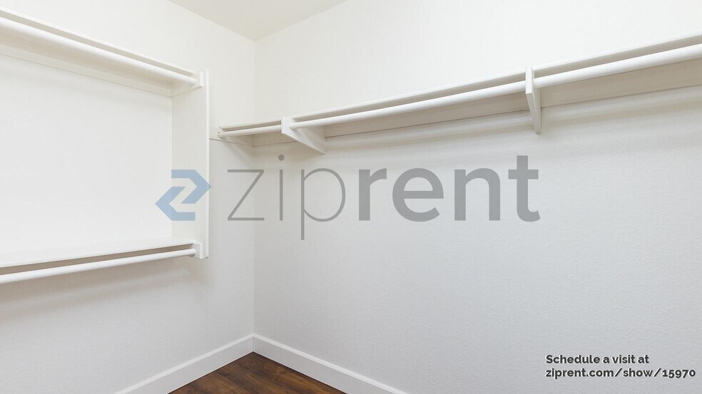 Building Photo - Unit