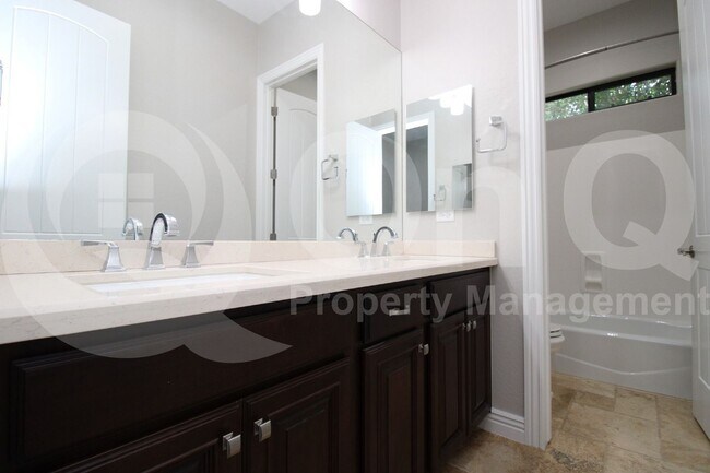 Building Photo - 2832 E Los Altos Rd