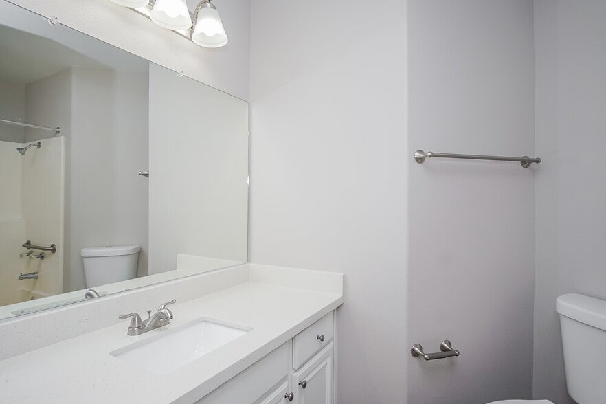 Building Photo - 4400 Sandhorse Ct