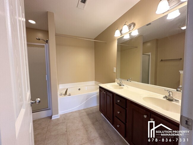 Building Photo - 34 N Oaks Cir
